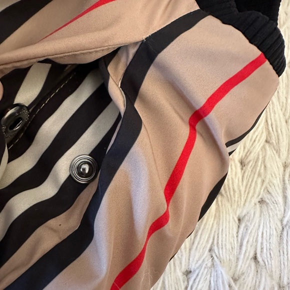 Burberry Kids’ Puffer Vest with Removable Hood - Picture 5 of 10